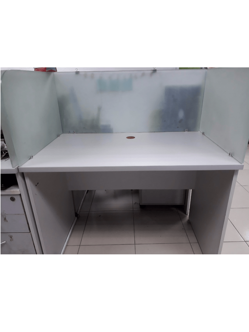Bàn nhân viên DP00695